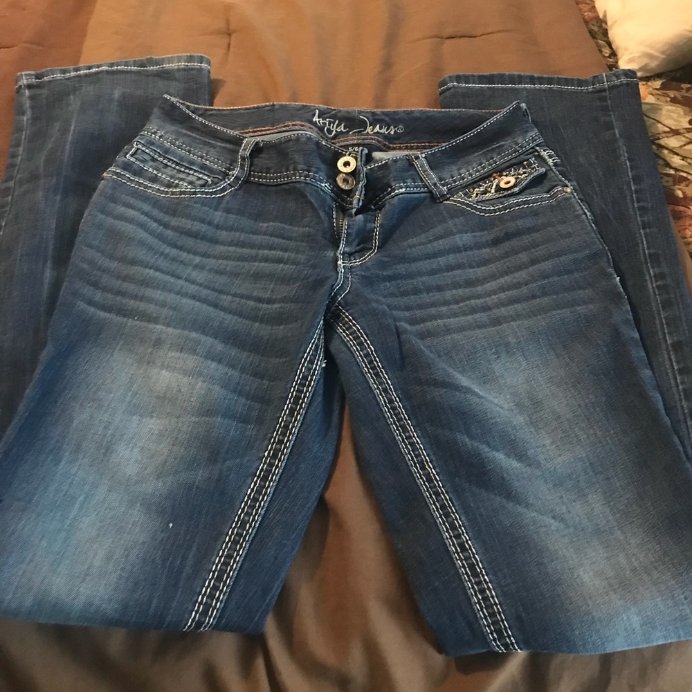 Ariya Jeans